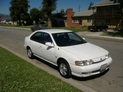 NISSAN SENTRA white