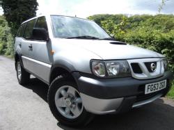 NISSAN TERRANO silver