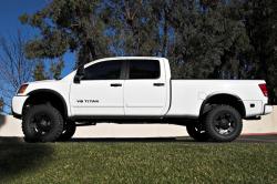 NISSAN TITAN white