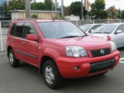 NISSAN X-TRAIL red