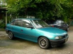 OPEL ASTRA green