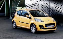 PEUGEOT 107 green