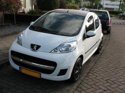 PEUGEOT 107 white