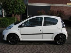 PEUGEOT 107 white