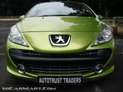 PEUGEOT 207 green