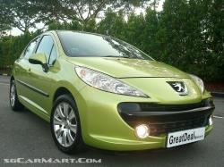 PEUGEOT 207 green