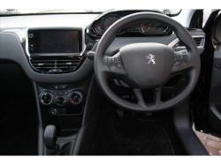 PEUGEOT 208 1.2 green