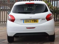 PEUGEOT 208 1.2 white