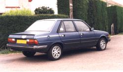 PEUGEOT 305 BREAK blue