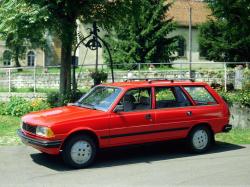 PEUGEOT 305 BREAK green