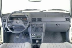 PEUGEOT 305 BREAK interior