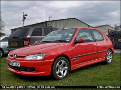 PEUGEOT 305 red