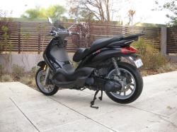 PIAGGIO BEVERLY black