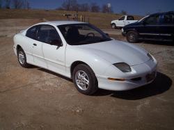 PONTIAC SUNBIRD white