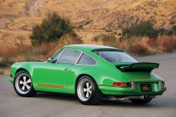 PORSCHE 911 green