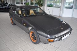 PORSCHE 924 black