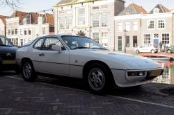 PORSCHE 924 white