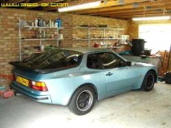 PORSCHE 944 blue