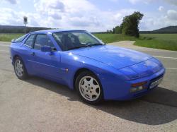 PORSCHE 944 blue