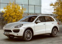 PORSCHE CAYENNE 3.0 green