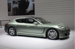 PORSCHE PANAMERA green