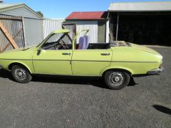 RENAULT 12 green