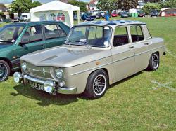 RENAULT 8 green