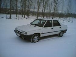 RENAULT 9 BROADWAY black