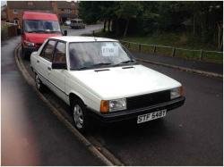 RENAULT 9 BROADWAY interior