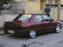 RENAULT 9 BROADWAY red