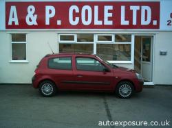 RENAULT CLIO 1.2 red