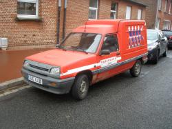 RENAULT EXPRESS red