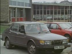 SAAB 900 -16 brown