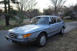 SAAB 900 blue