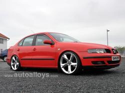 SEAT TOLEDO red