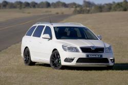 SKODA OCTAVIA white