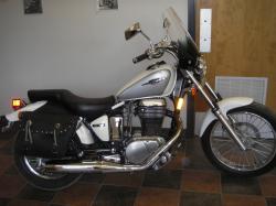 SUZUKI BOULEVARD S40 silver