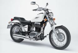 SUZUKI BOULEVARD S40 white