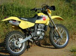 SUZUKI DR 250 red