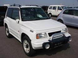 SUZUKI ESCUDO white