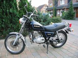 SUZUKI GN 125 black