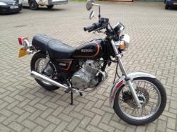 SUZUKI GN 125 red