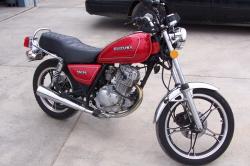 SUZUKI GN 125 red