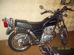 SUZUKI GN 125 white