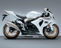 SUZUKI GSX 600 white