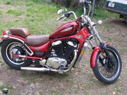 SUZUKI INTRUDER red