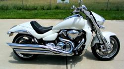 SUZUKI INTRUDER white