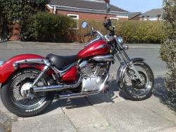 SUZUKI MARAUDER 125 red