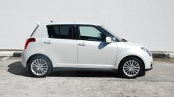 SUZUKI SWIFT white