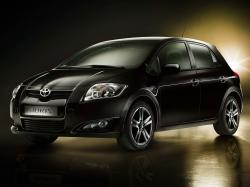 TOYOTA AURIS black